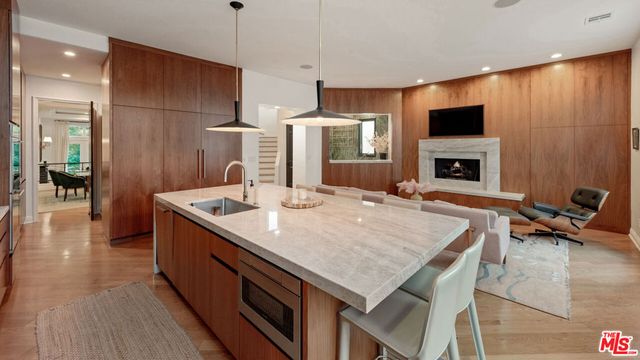 123 Channel Pointe Mall, Marina Del Rey, CA 90292