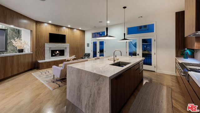 123 Channel Pointe Mall, Marina Del Rey, CA 90292