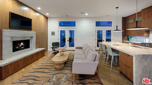 123 Channel Pointe Mall, Marina Del Rey, CA 90292