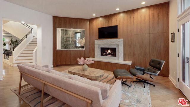 123 Channel Pointe Mall, Marina Del Rey, CA 90292