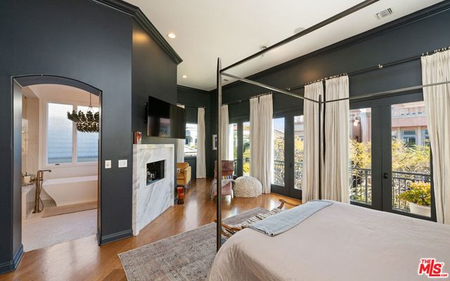 123 Channel Pointe Mall, Marina Del Rey, CA 90292