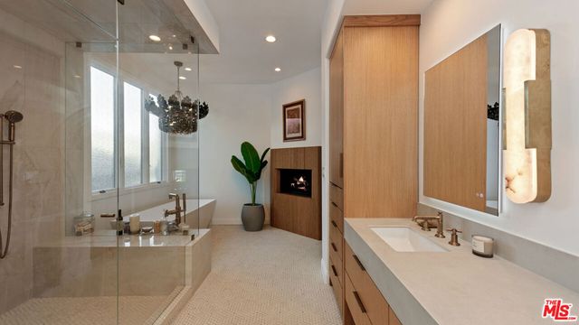 123 Channel Pointe Mall, Marina Del Rey, CA 90292