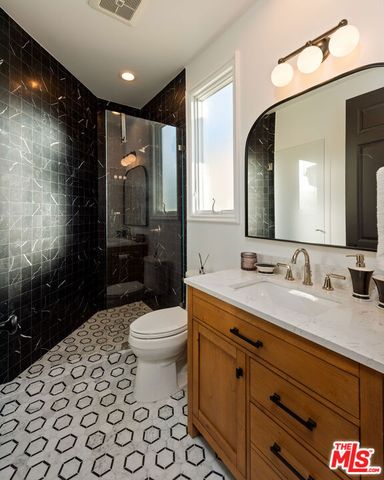 123 Channel Pointe Mall, Marina Del Rey, CA 90292