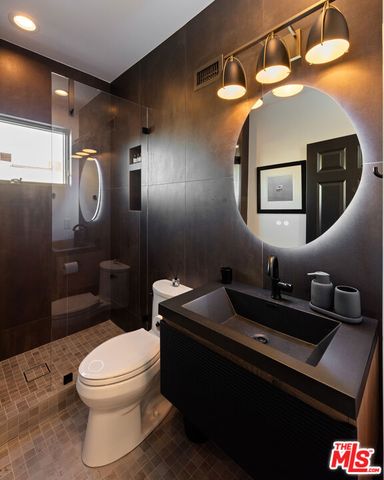 123 Channel Pointe Mall, Marina Del Rey, CA 90292