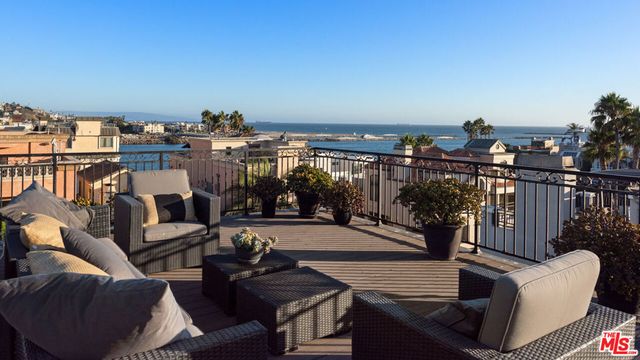 123 Channel Pointe Mall, Marina Del Rey, CA 90292