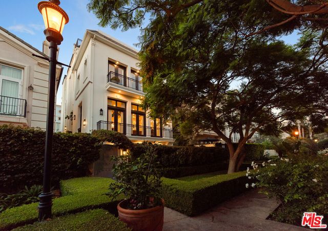 123 Channel Pointe Mall, Marina Del Rey, CA 90292