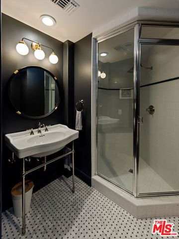 123 Channel Pointe Mall, Marina Del Rey, CA 90292