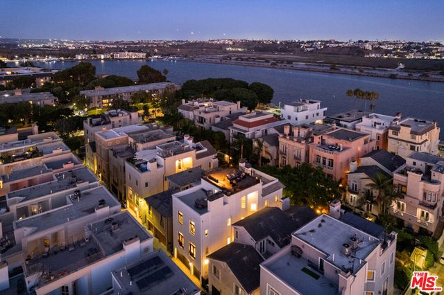 123 Channel Pointe Mall, Marina Del Rey, CA 90292