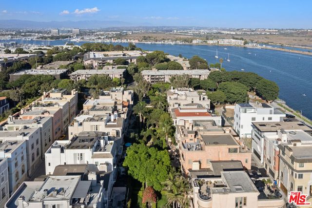 123 Channel Pointe Mall, Marina Del Rey, CA 90292