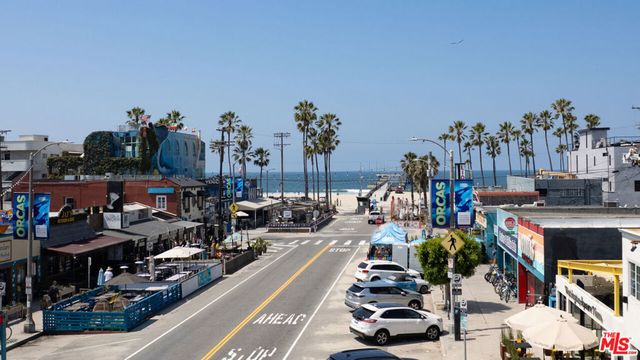123 Channel Pointe Mall, Marina Del Rey, CA 90292