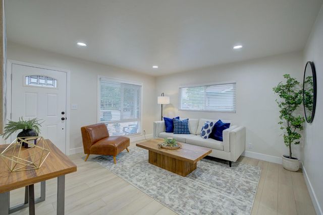 130 J St, Lincoln, CA 95648