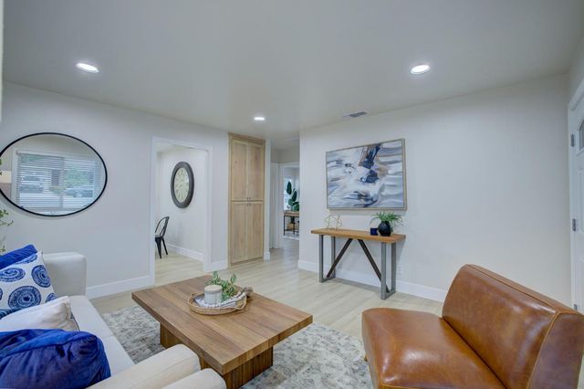 130 J St, Lincoln, CA 95648