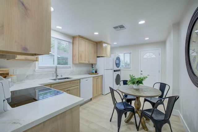 130 J St, Lincoln, CA 95648