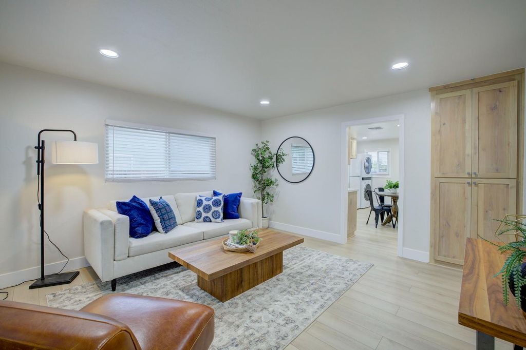 130 J St, Lincoln, CA 95648