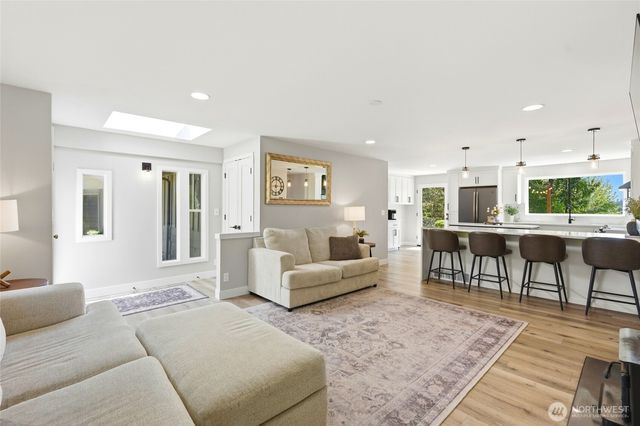 21437 SE 232nd Street, Maple Valley, WA 98038