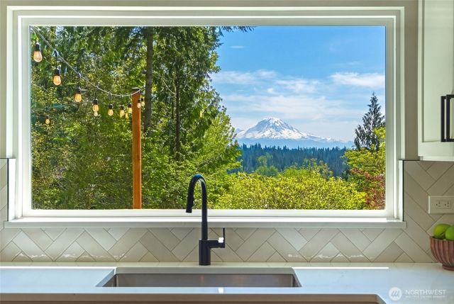 21437 SE 232nd Street, Maple Valley, WA 98038