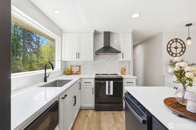 21437 SE 232nd Street, Maple Valley, WA 98038