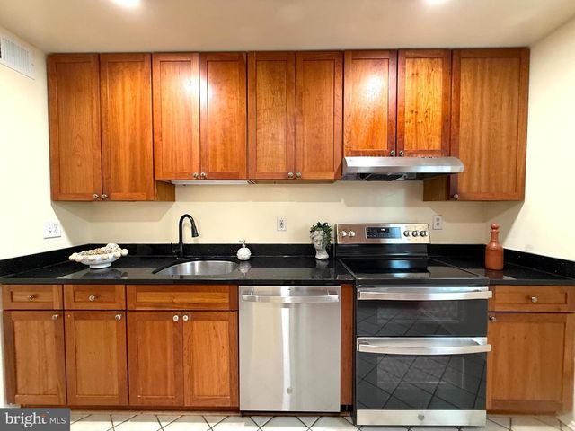 5278 LONSDALE DR, Springfield, VA 22151