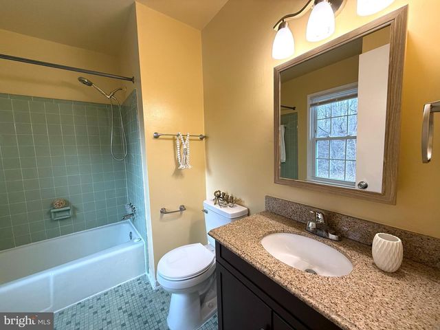 5278 LONSDALE DR, Springfield, VA 22151