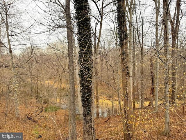 5278 LONSDALE DR, Springfield, VA 22151