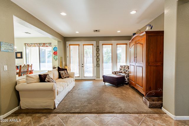 6948 S ST RUBEN Avenue, Gilbert, AZ 85298