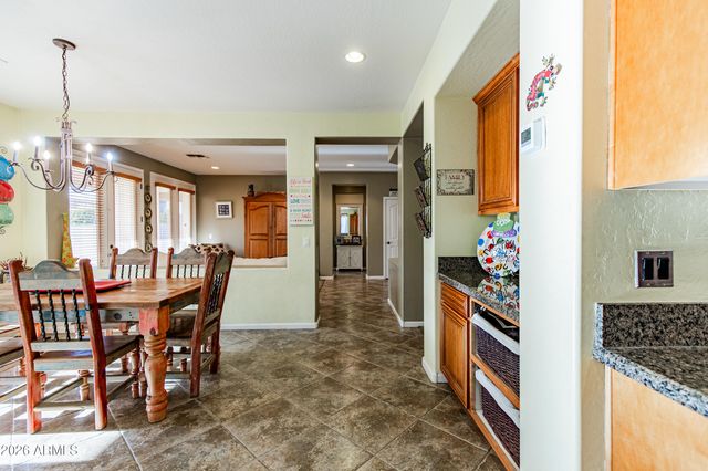 6948 S ST RUBEN Avenue, Gilbert, AZ 85298