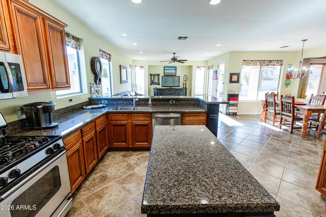 6948 S ST RUBEN Avenue, Gilbert, AZ 85298