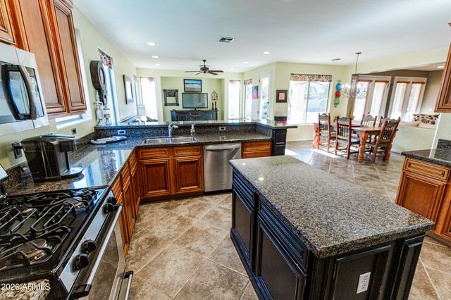 6948 S ST RUBEN Avenue, Gilbert, AZ 85298