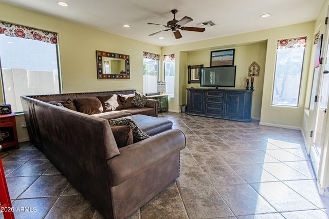 6948 S ST RUBEN Avenue, Gilbert, AZ 85298