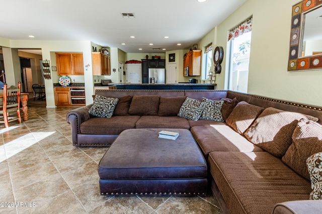 6948 S ST RUBEN Avenue, Gilbert, AZ 85298