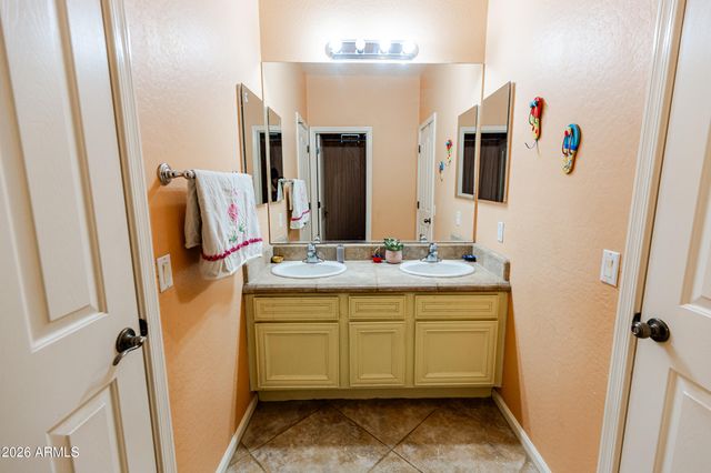 6948 S ST RUBEN Avenue, Gilbert, AZ 85298