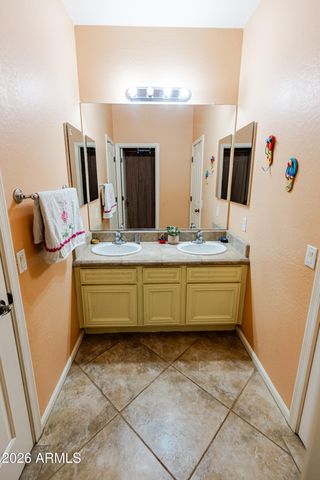 6948 S ST RUBEN Avenue, Gilbert, AZ 85298