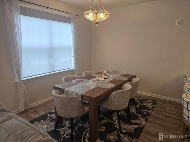 907 Greenland Square, Highland Park, NJ 08904