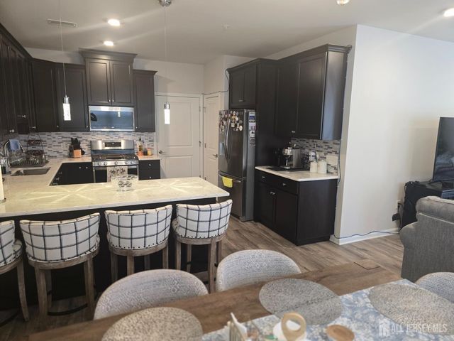 907 Greenland Square, Highland Park, NJ 08904