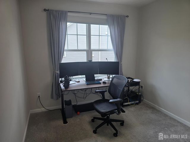 907 Greenland Square, Highland Park, NJ 08904