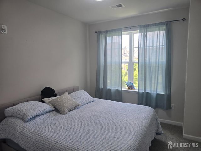 907 Greenland Square, Highland Park, NJ 08904