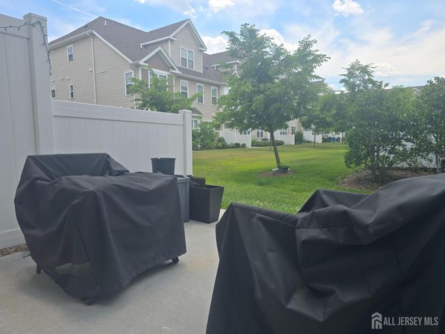 907 Greenland Square, Highland Park, NJ 08904