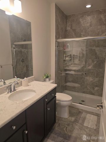 907 Greenland Square, Highland Park, NJ 08904