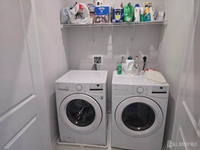 907 Greenland Square, Highland Park, NJ 08904