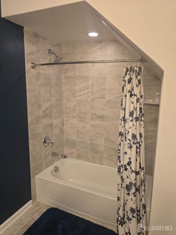 907 Greenland Square, Highland Park, NJ 08904