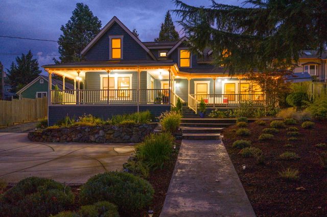 494 Holly Street, Ashland, OR 97520