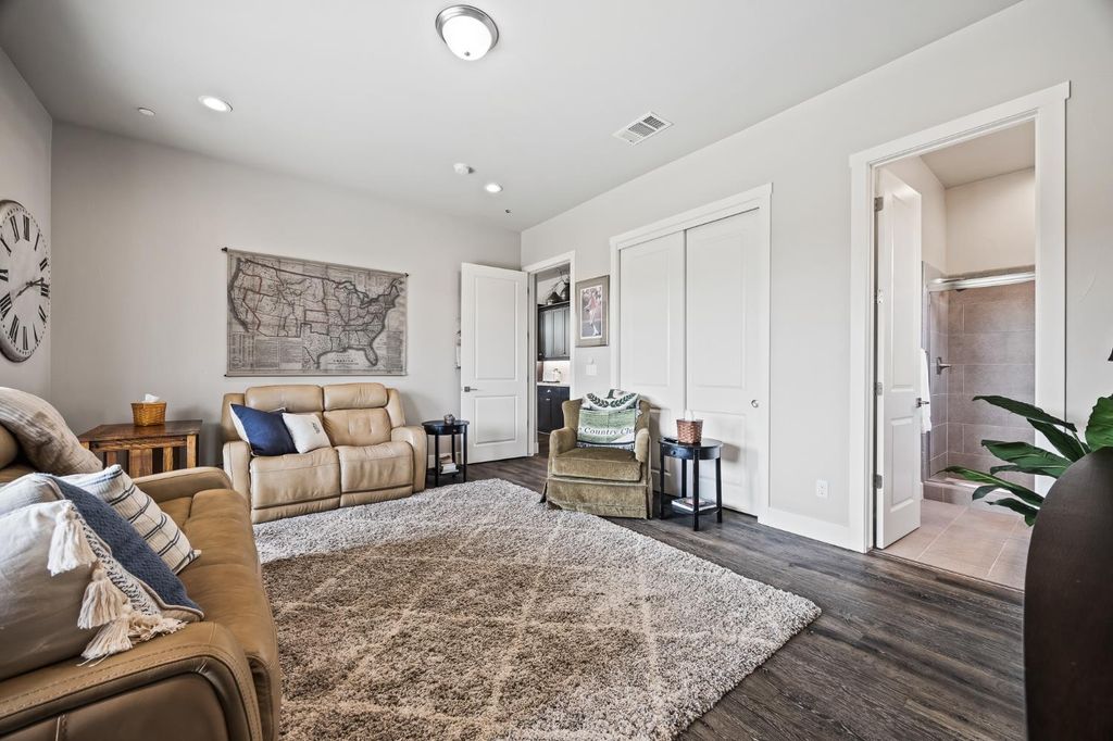 Image 14 of property listing at 3396 Trenton Avenue, Clovis, CA 93619