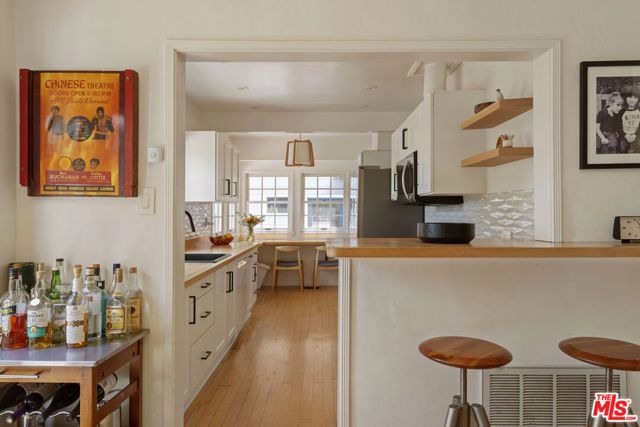 8534 Walnut Drive, Los Angeles, CA 90046