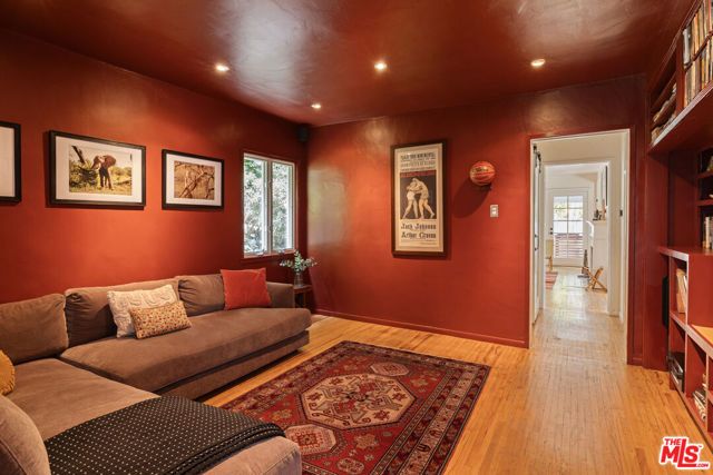 8534 Walnut Drive, Los Angeles, CA 90046