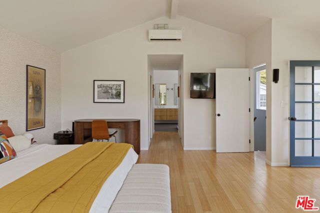 8534 Walnut Drive, Los Angeles, CA 90046