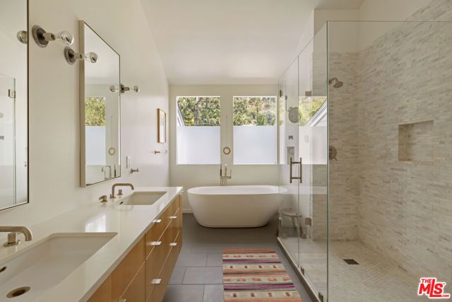 8534 Walnut Drive, Los Angeles, CA 90046