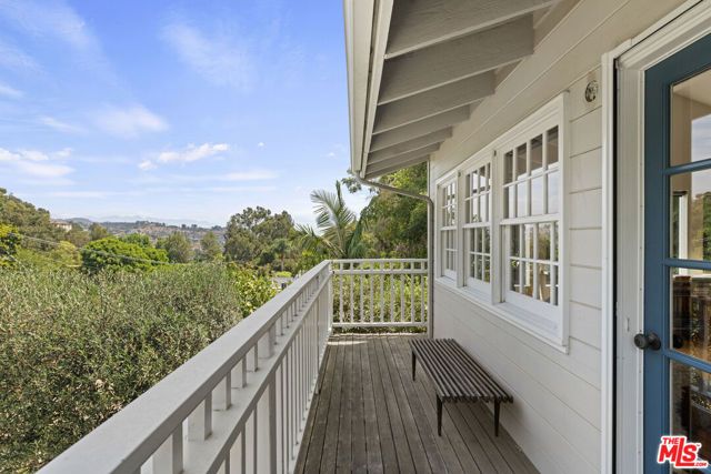 8534 Walnut Drive, Los Angeles, CA 90046