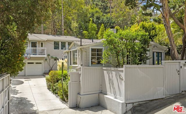 8534 Walnut Drive, Los Angeles, CA 90046
