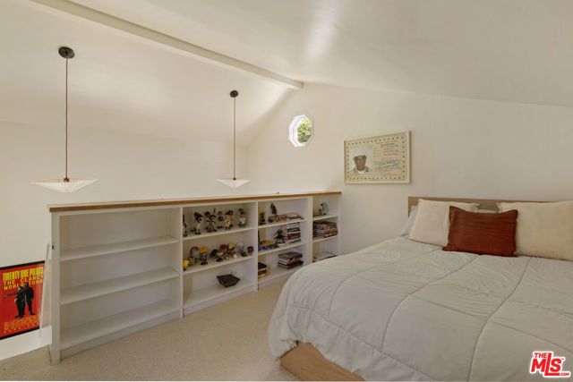 8534 Walnut Drive, Los Angeles, CA 90046