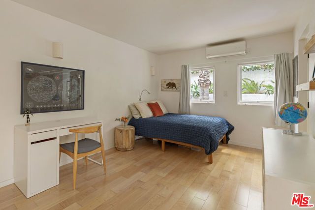8534 Walnut Drive, Los Angeles, CA 90046
